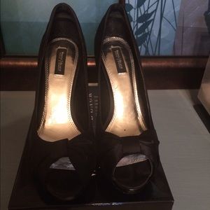White House Black Market 3" heels size 9