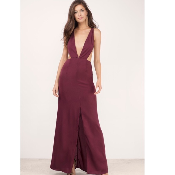 Maxi deep-v low back maroon dress