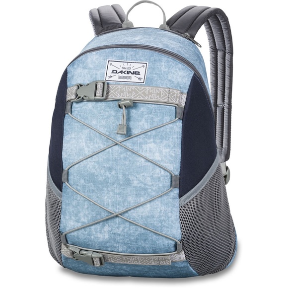 BRAND NEW dakine backpack 15L in beach
