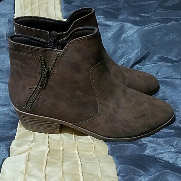 Cute ankle brown booties?? NWOT!