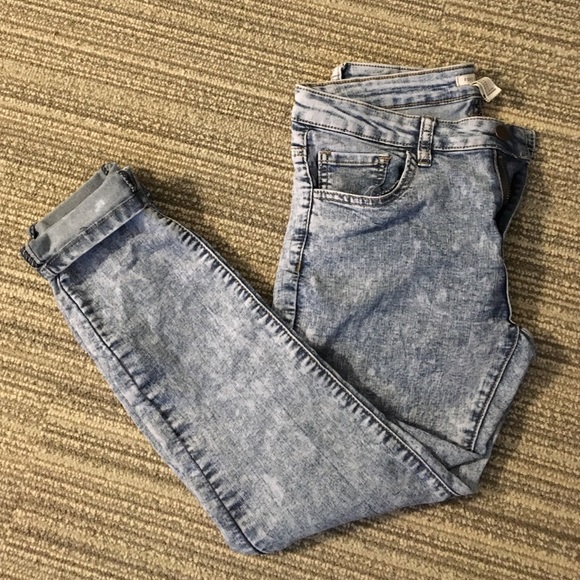 Acid wash crop jeans