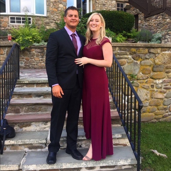 Meet your Posher, Caitlin - Picture 2 of 4