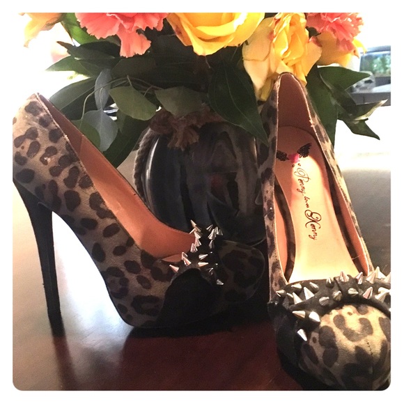 Leopard print spiked heels! 😍