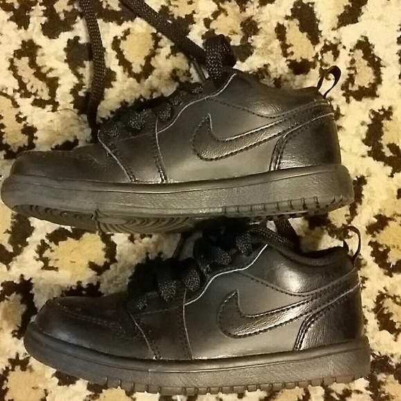 Jordans Black Low Top Nike Size 10.5