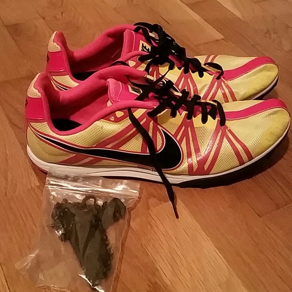 Track shoes - Picture 1 of 4