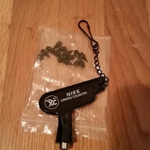 Track shoes - Picture 3 of 4