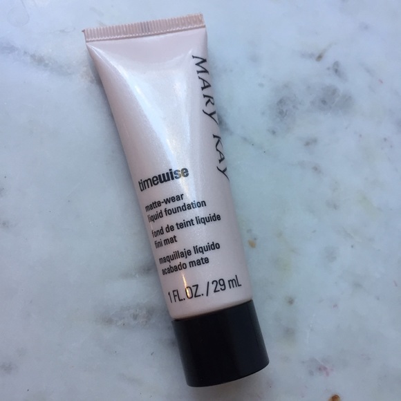Matte wear liquid foundation