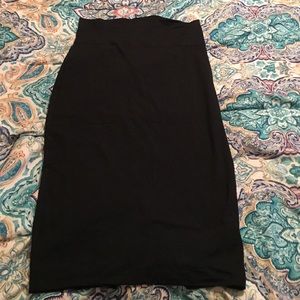 Black slit foldable midi pencil skirt