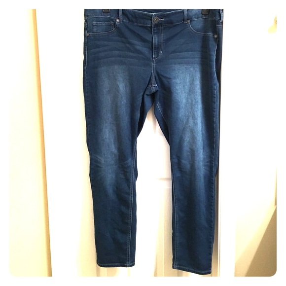 Maurices Jeans size 24 reg *stretch medium wash
