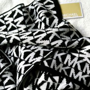 BLACK FRIDAY SALE!  NWT. Michael Kors Scarf