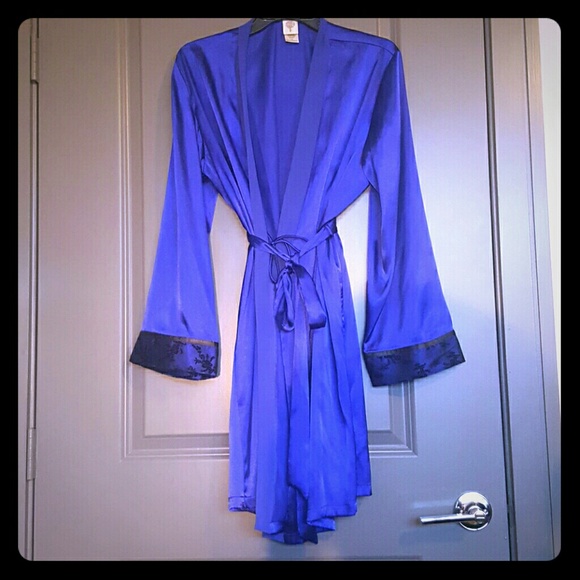 In-Bloom Robe - Picture 1 of 1