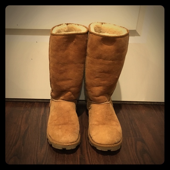 Uggs ACCEPTING REASONABLE OFFERS!!! MUST GO!!