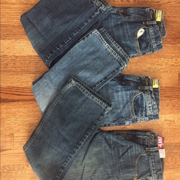 5 old navy jeans and 1 Levi's jean