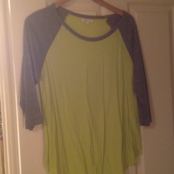 Gray/lime green baseball tee
