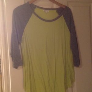 Gray/lime green baseball tee