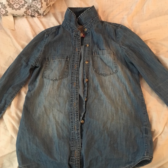 Super cute so button down top, too small on me