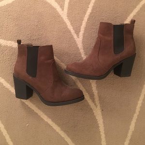 Brown booties • barley worn