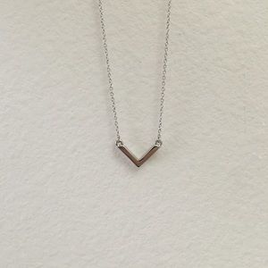 NWT forever21 silver arrow pendant necklace