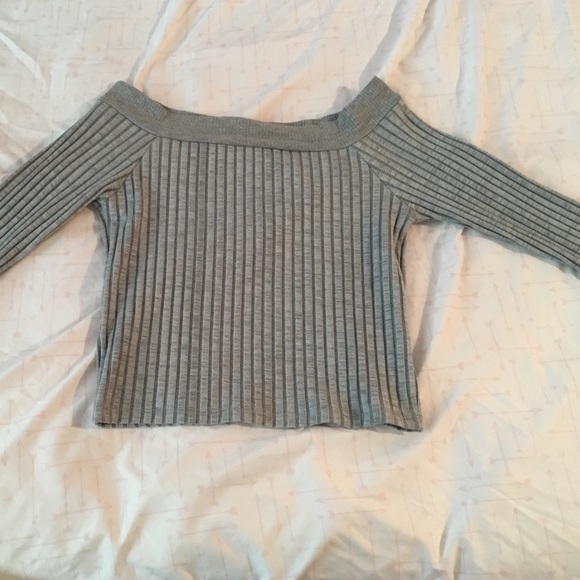 Super cute light gray of the shoulder top