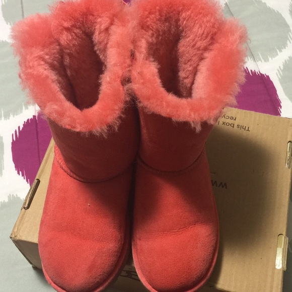 Peach kids uggs size 2