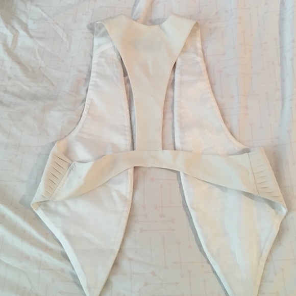 🆕Most elegant white vest ever😍 - Picture 2 of 3