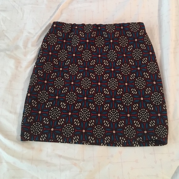 Simple short skirt with designs
