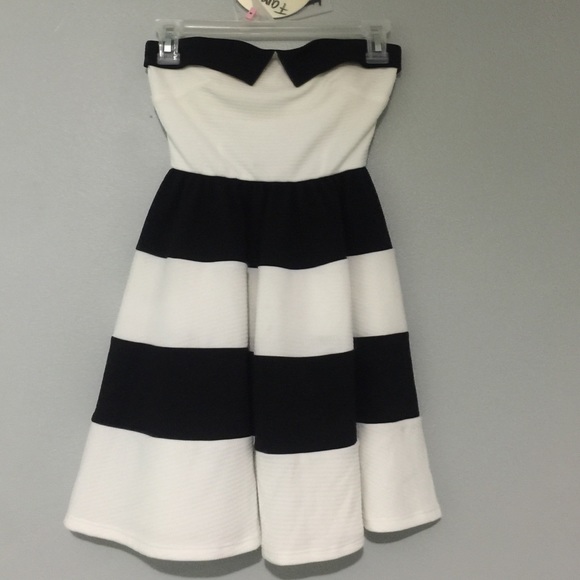 Black n white mini dress for parties to slayyy🌚 - Picture 1 of 1