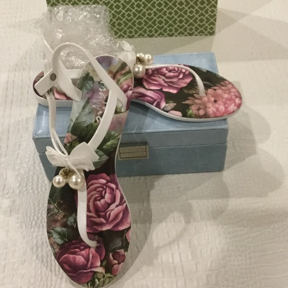 Shoes - Great beach shoes with pearls