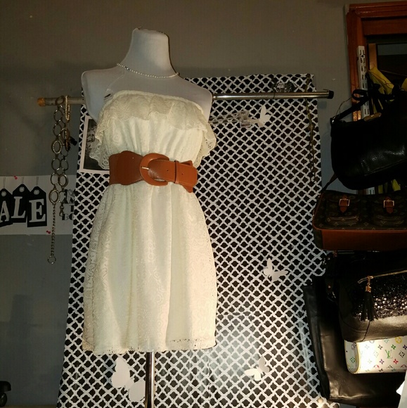 Dresses & Skirts - Beautiful strapless mini dress