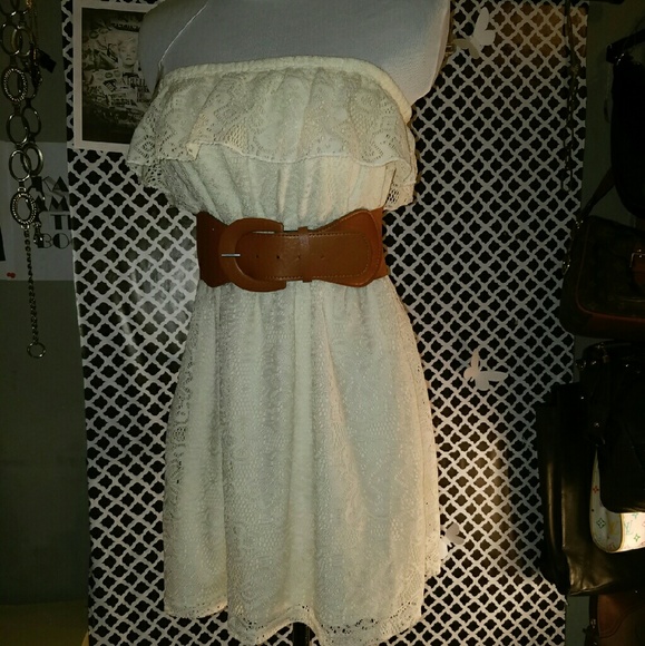 Beautiful strapless mini dress - Picture 2 of 4