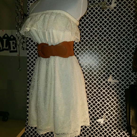 Beautiful strapless mini dress - Picture 3 of 4