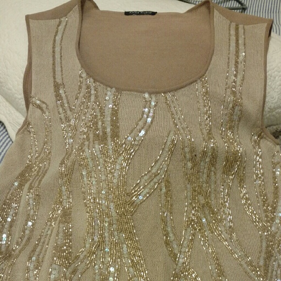 Beautiful sequence top in perfect condition. - Picture 1 of 3