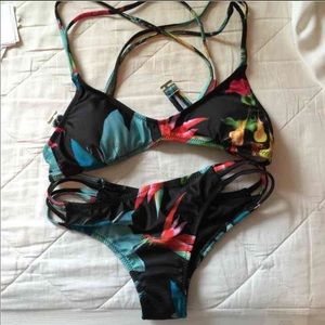 NWOT XS Hawaiian print bikini!