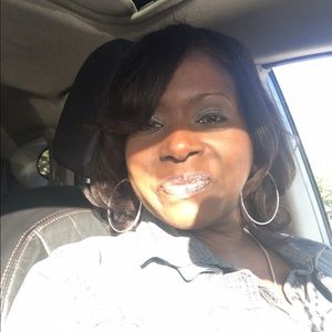 Meet your Posher, Val