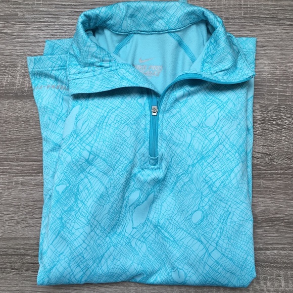 Nike Sweaters - Nike Pro Combat Therma-Fit Pull Over