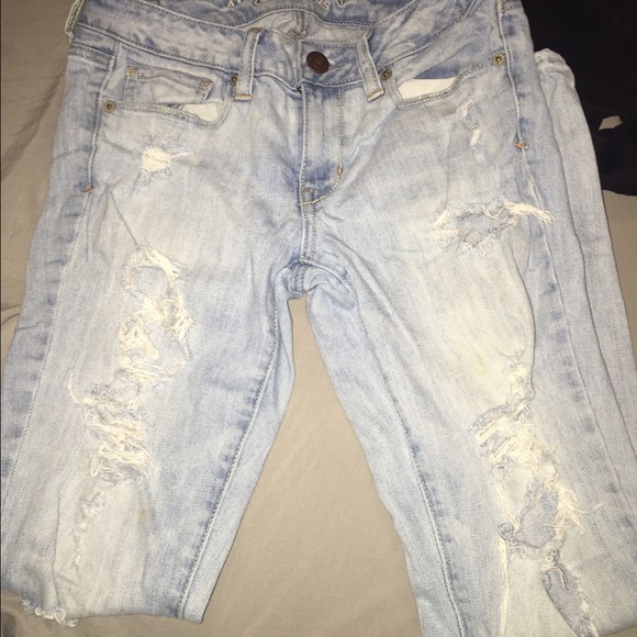 American Eagle light jeans with holes - Picture 2 of 2