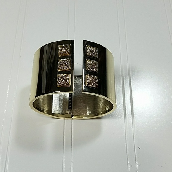 Victoria Secret bracelet - Picture 2 of 3