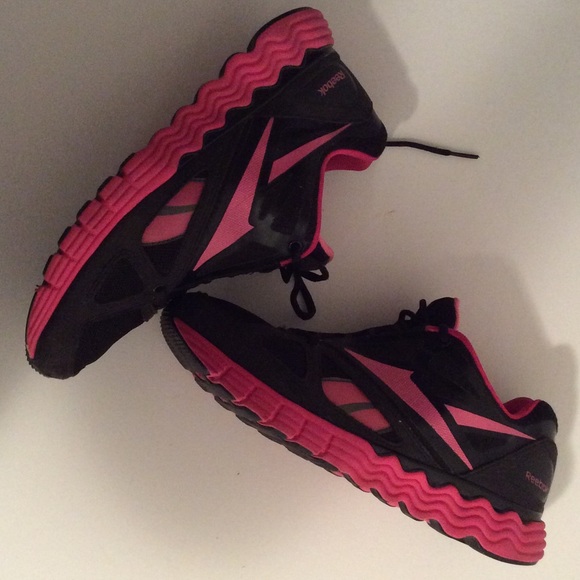 Rebook woman's black and pink sneakers