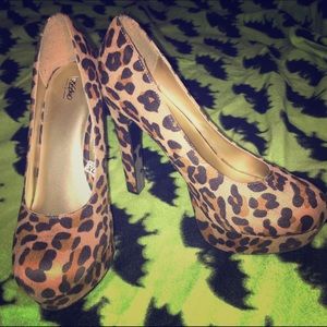 Mossimo leopard print heels