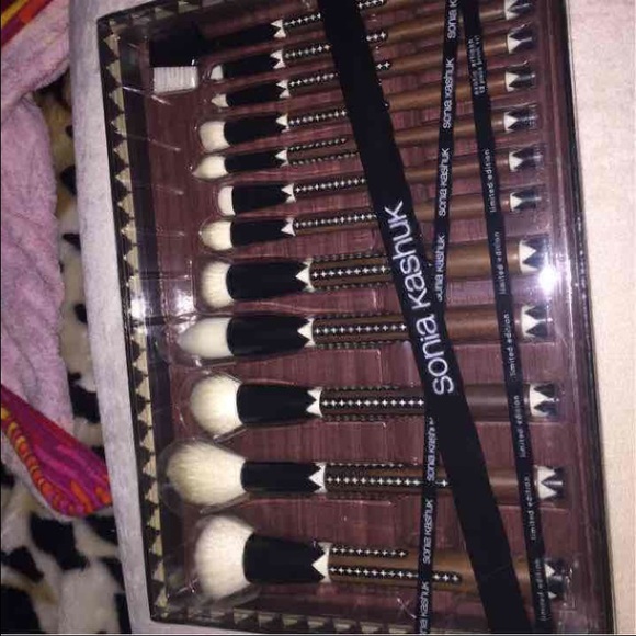 Sonia Kashuk brush set