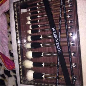 Sonia Kashuk brush set