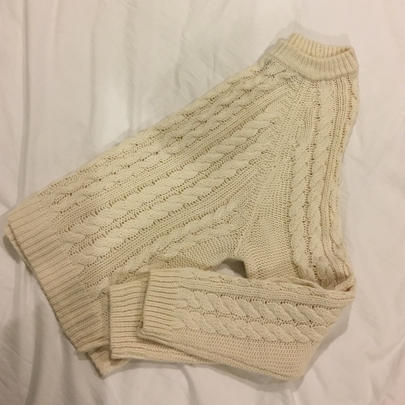 Cropped cable knit cream sweater
