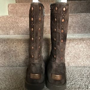UGG Shoes - Ugg Tall Brown Boots with Detailing UGG Shoes - Ugg Tall Brown Boots with Detailing