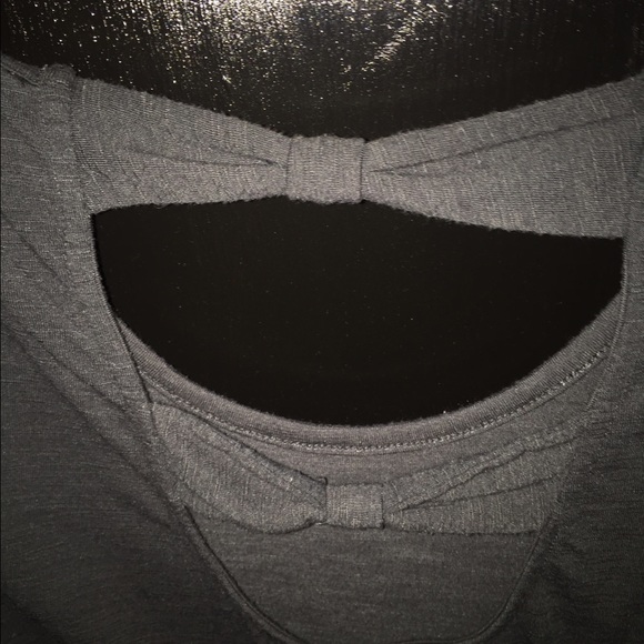 grey tee with bow back - Picture 3 of 3