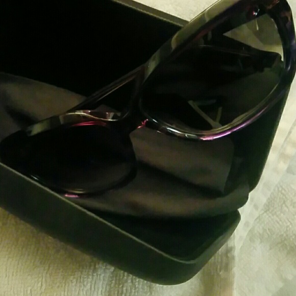 NWOT Theory sunglasses in original box with wipe - Picture 1 of 2