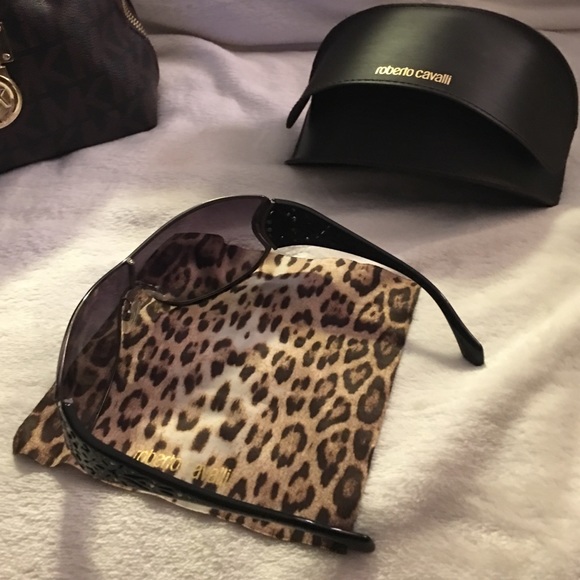 Elegant sunglasses.