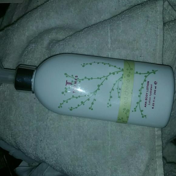 Thymes red cherie aha body lotion NIB - Picture 2 of 3