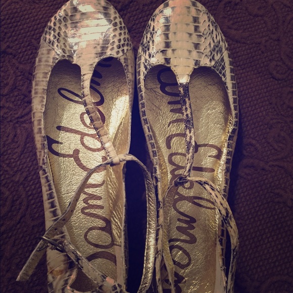 Edelman snake skin t back size 7.5 cream