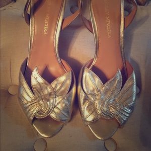 Badgley Mischka Gold Talia Peep Toe Low Heel