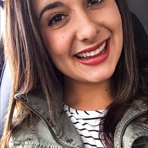 Meet your Posher, Phoebe